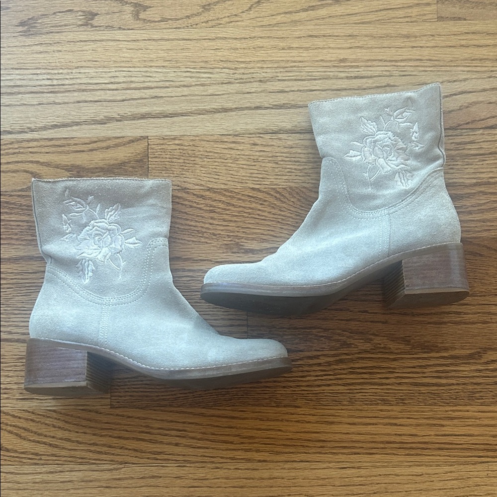 Candie's Tan Floral Ankle Booties Size 7